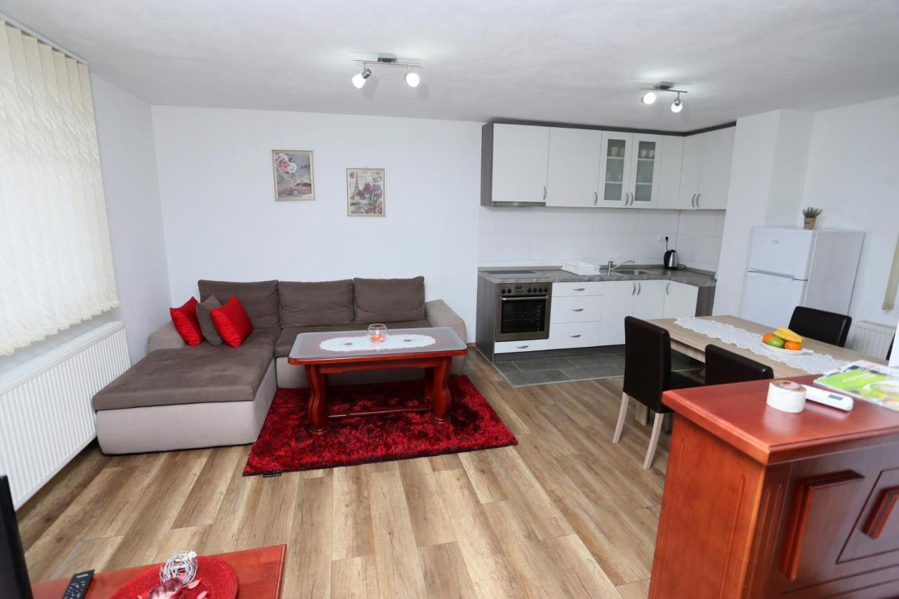 Apartmani Mila Laktaši Εξωτερικό φωτογραφία
