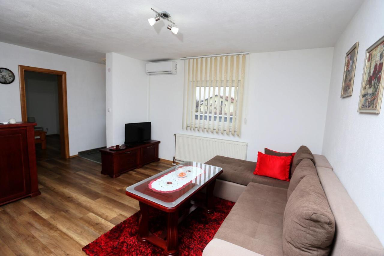 Apartmani Mila Laktaši Εξωτερικό φωτογραφία